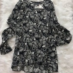 Grace blouse long style size medium new with tags